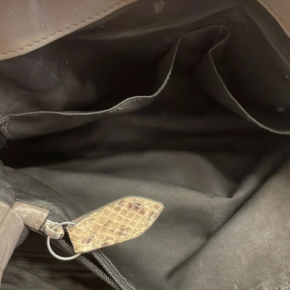 Beautiful Pre Loved Python Coach - Picture 13 of 17